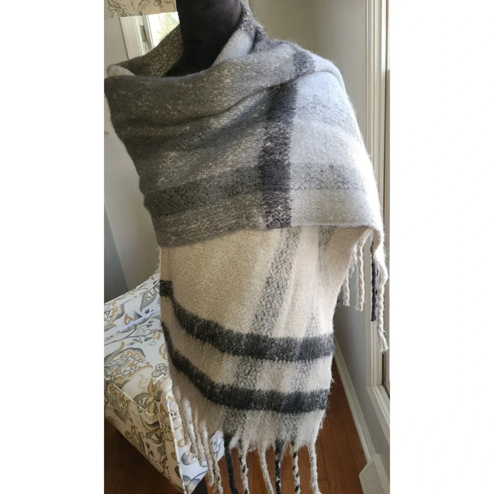 Women's Blanket Scarf Gray Stripe Brushed Fringe 16‎ x 72 Inches Cozy Warm